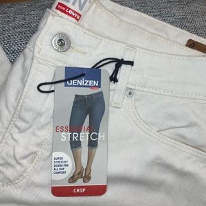 White denim crop pants